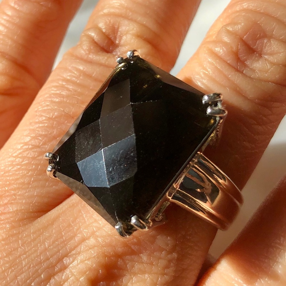 RARE HANDCRAFTED BLACK SPINEL RING SIZE 7